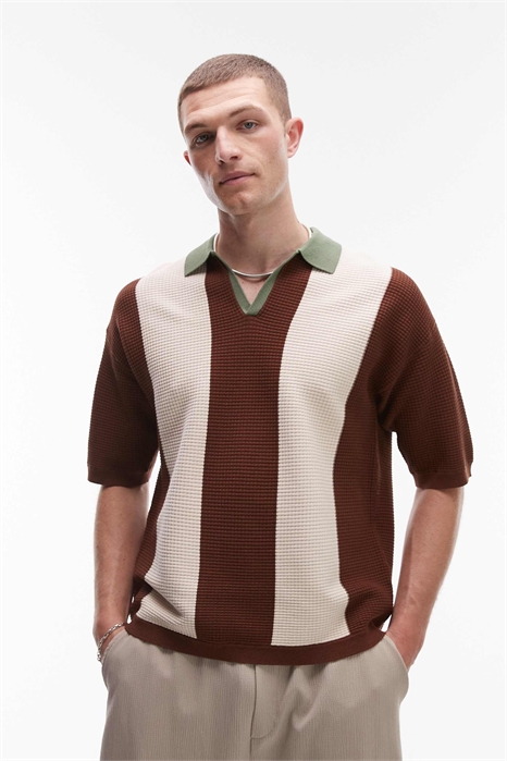 Вязаное поло с воротником-ревером в стиле «цветной блок» в оттенках шалфея и нейтральных тонах артикул 140632727