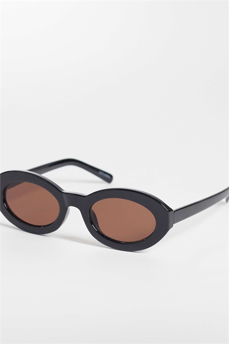 Овальные солнцезащитные очки артикул 153719313