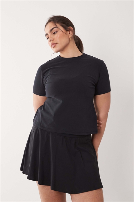 Хлопковая футболка повседневного кроя с облегающим силуэтом и технологией быстрого высыхания артикул 153529331