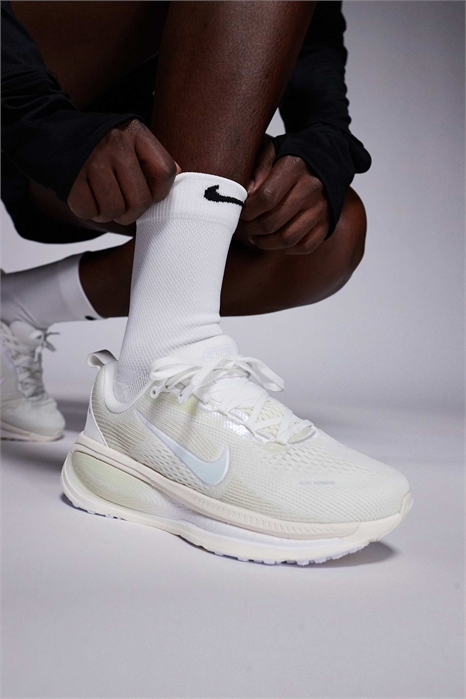 Кроссовки Vomero 18 артикул 149998011