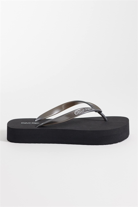 Джинсовые сандалии-флип-флопы на плоской платформе с металлическим блеском артикул 154172932