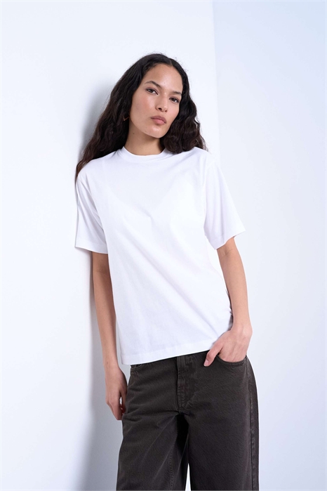 Классическая футболка артикул 149636870