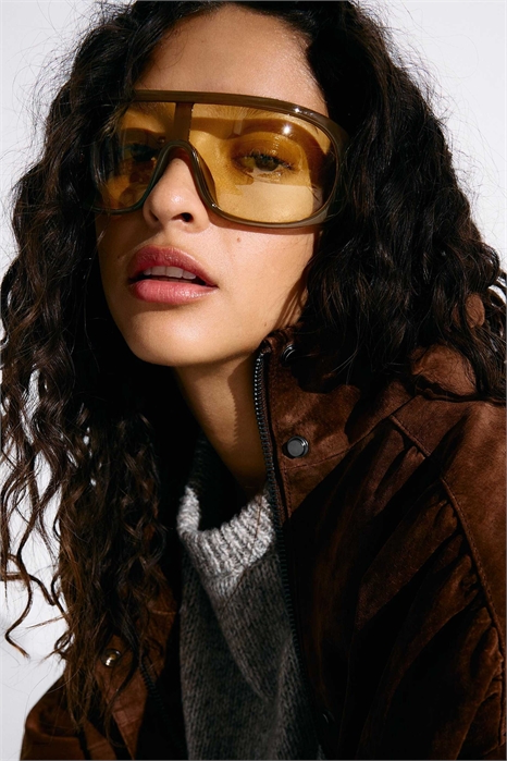 Пластиковые солнцезащитные очки коричневого цвета артикул 156370073