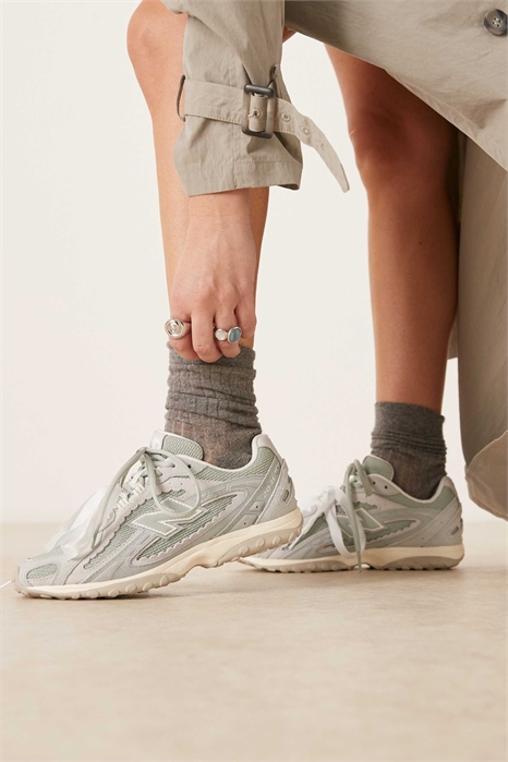 Кроссовки из кожи морского гребешка объемом 204 л артикул 152150286