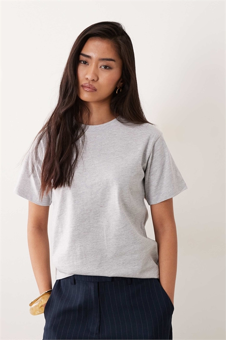 Простая футболка артикул 153907950