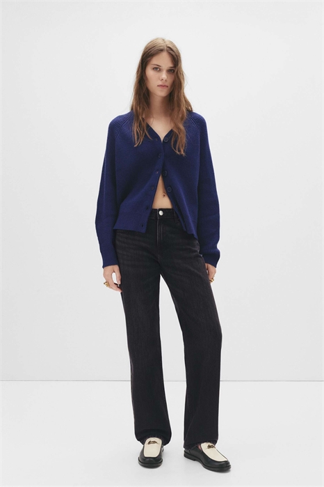 Джинсы с прямыми брючинами и средней посадкой артикул 152381953