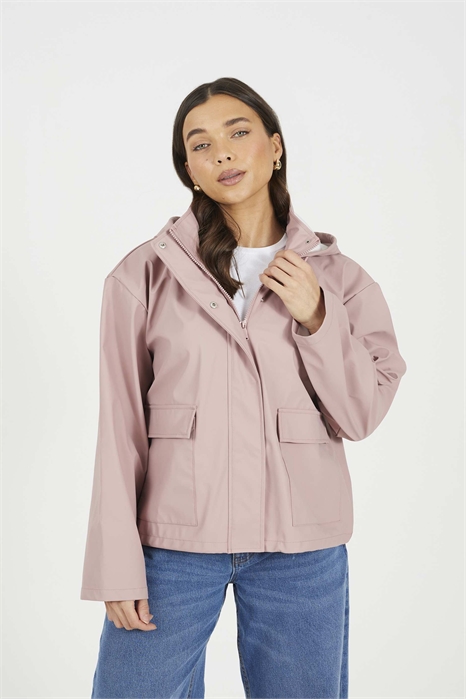 Короткий прорезиненный плащ с капюшоном артикул 156387457