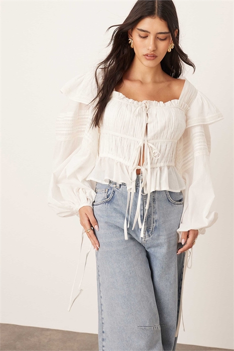 Блузка из хлопкового вуаля с кружевной отделкой и завязками спереди артикул 140394420