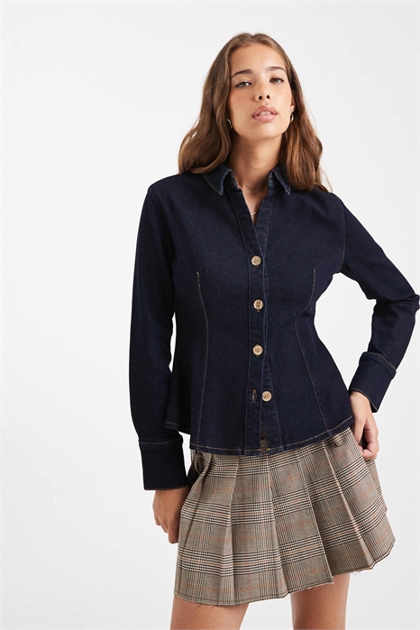 Приталенная джинсовая рубашка с длинными рукавами артикул 150370331