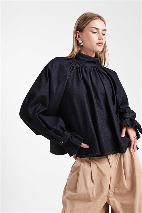 Блузка из денима с историческими рукавами артикул 152127011