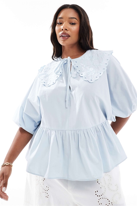 ASOS DESIGN: топ-смук с короткими рукавами и вышитым воротником для полных артикул 142738678