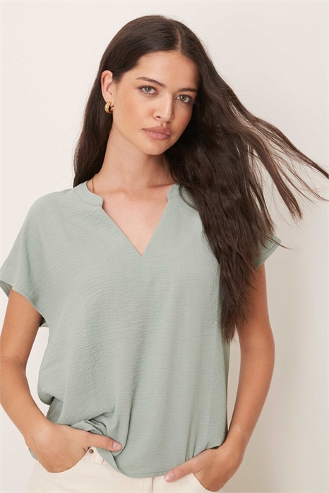Блузка с V-образным вырезом и короткими рукавами артикул 140832437