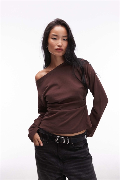 Футболка с длинными рукавами, открытыми плечами и зауженной талией артикул 150174362