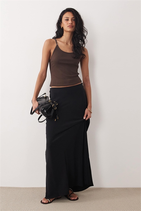 А-силуэтная атласная юбка макси артикул 153115974