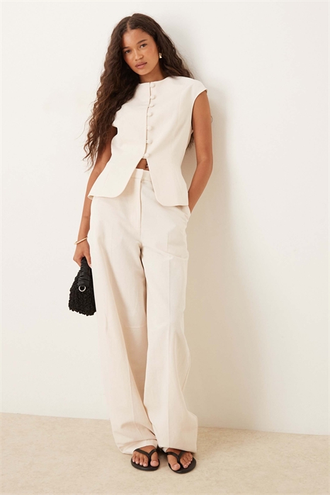 Брюки с зауженными брючинами из смесовой ткани артикул 148710635