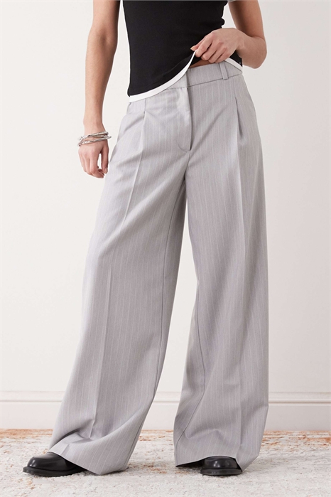 Брюки с высокой талией и широкими брючинами, с складкой спереди артикул 155469569