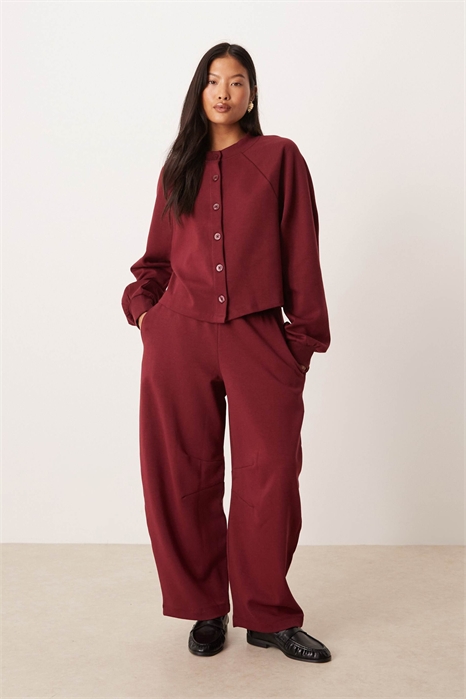 ASOS DESIGN Джоггеры с зауженными брючинами из ткани интерлок, размер Petite артикул 150345532