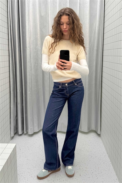 Джинсы с заниженной талией и расклешенными брючинами артикул 155808812