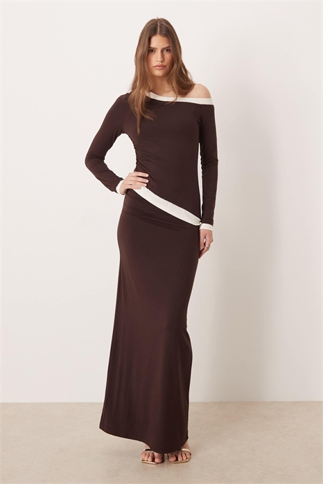 Двухслойное макси-платье с асимметричным кроем и изящными деталями артикул 154263857