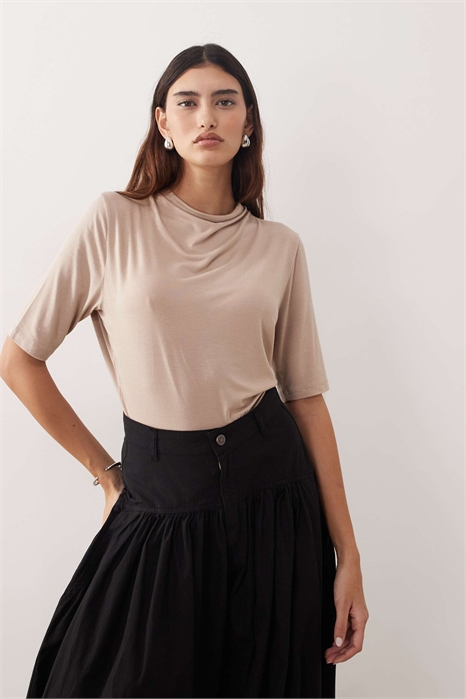 Футболка с воротником-хомутом артикул 153788171