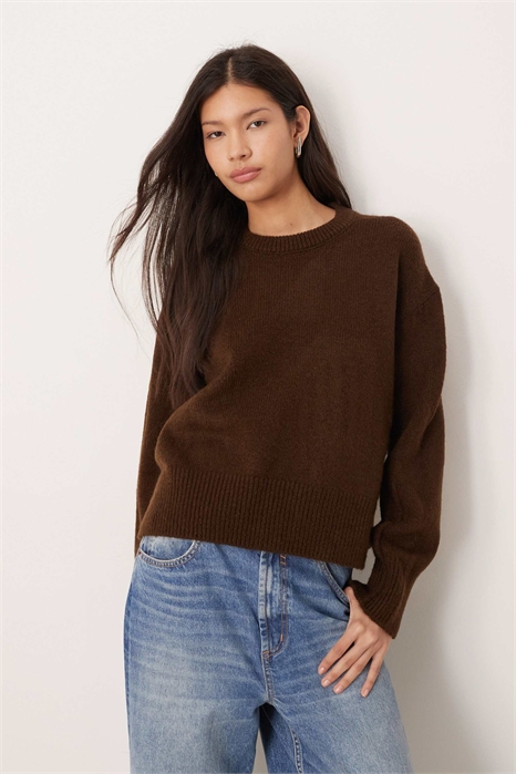 Свободный свитер с круглым вырезом и разрезами по бокам артикул 152473241