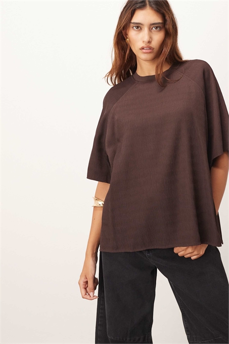 Футболка с гибридной фактурной рагланной рукавной конструкцией артикул 147016207