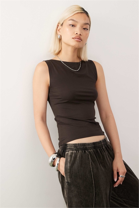 Топ без рукавов с лодочным вырезом от Annie артикул 149275986