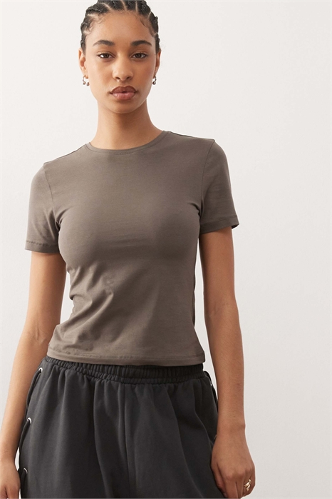 Футболка приталенного кроя артикул 153576744