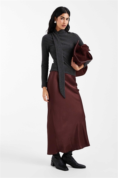 Макси-юбка из атласа с косой отрезкой артикул 153807998