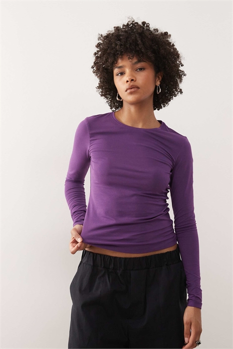 Футболка с длинным рукавом и облегающим кроем артикул 153576726