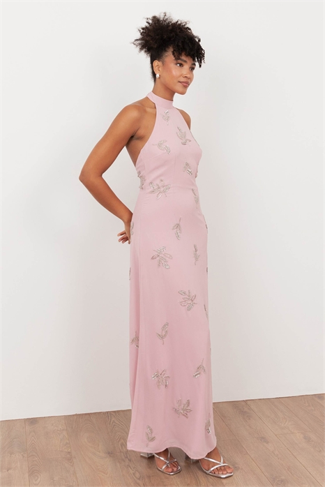 Макси-платье с открытой спиной и завязками на шее, украшенное декоративными элементами артикул 154345985