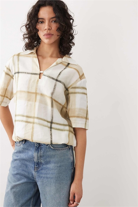 Рубашка Джанна с короткими рукавами, свободного кроя и вырезом-лодочкой, в клетку, зеленая артикул 154707825