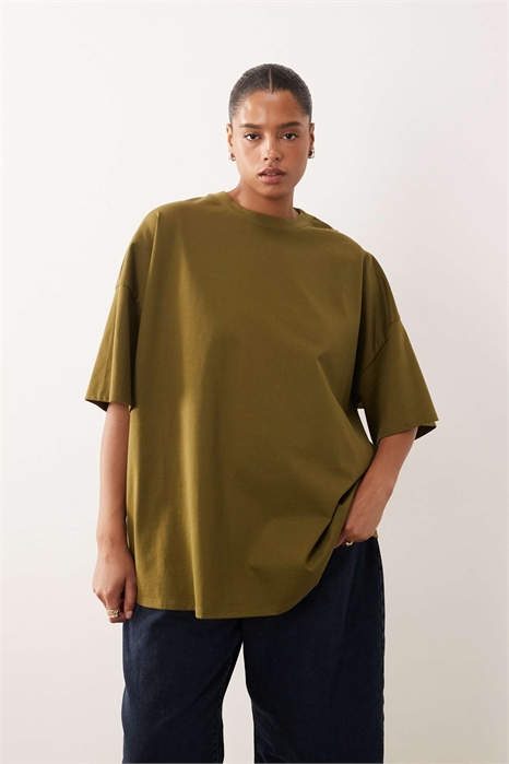 Футболка свободного кроя из плотной ткани премиум-класса артикул 148923720