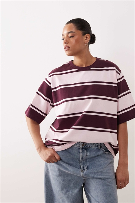 Футболка свободного кроя из плотной ткани премиум-класса артикул 153908127