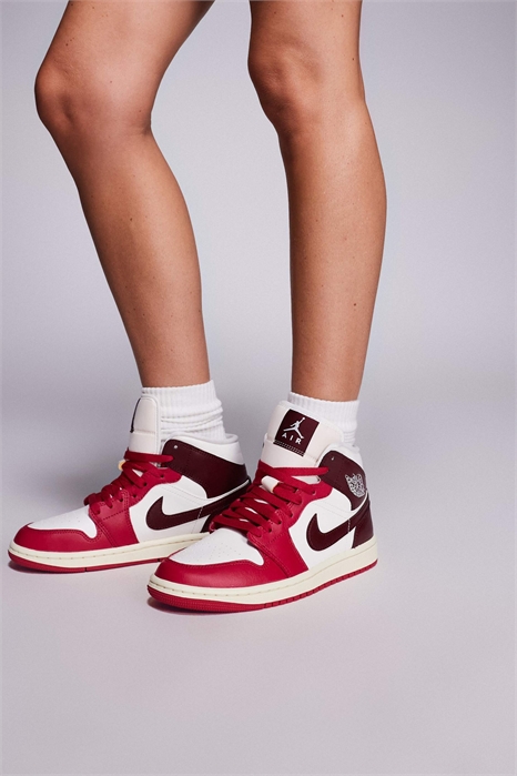 Кроссовки Nike Air Jordan 1 Mid артикул 147135716