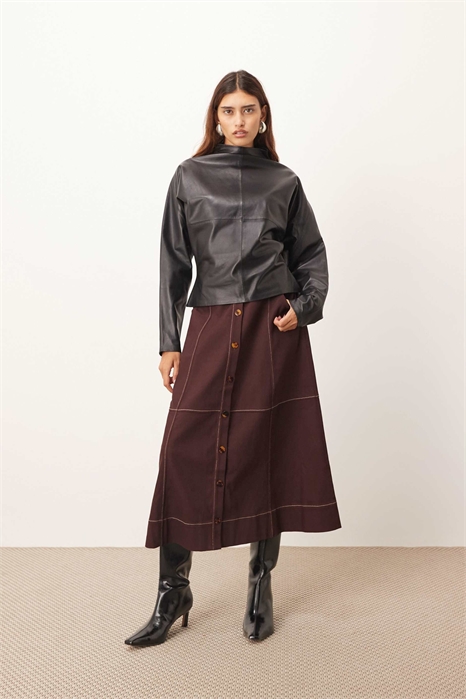 Плотная юбка средней длины из твила с контрастной строчкой артикул 143376950