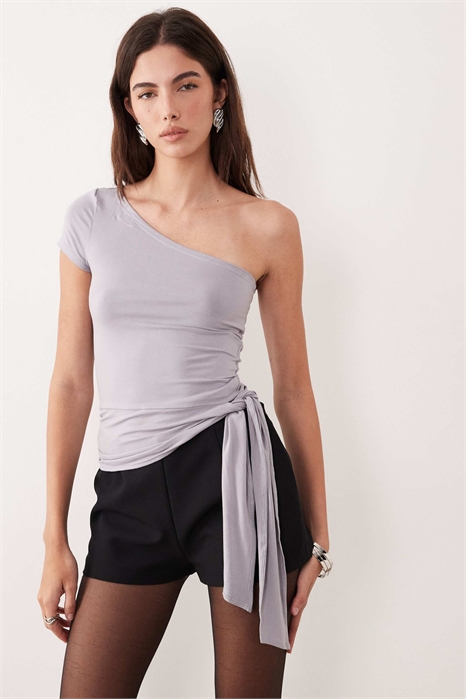 Топ с одним плечом и узором «Грифина» артикул 154115945