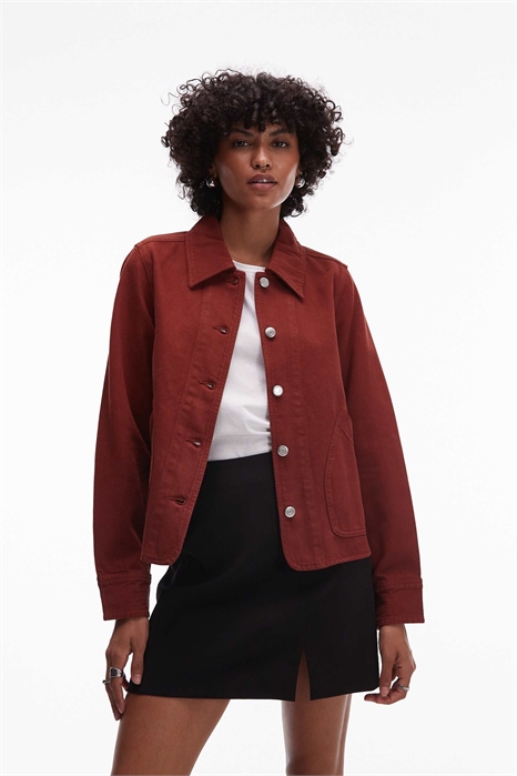 Джинсовая куртка с контрастным воротником ржаво-красного цвета артикул 148521103