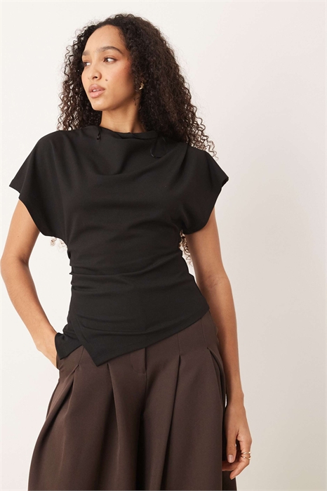 Топ асимметричной формы с драпировкой артикул 149853437