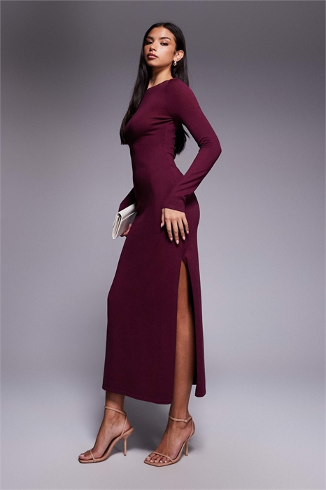 Эксклюзивное трикотажное макси-платье с косым вырезом и длинными рукавами артикул 148708651