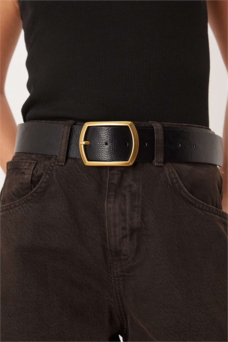 Ремень с золотой пряжкой артикул 154635831