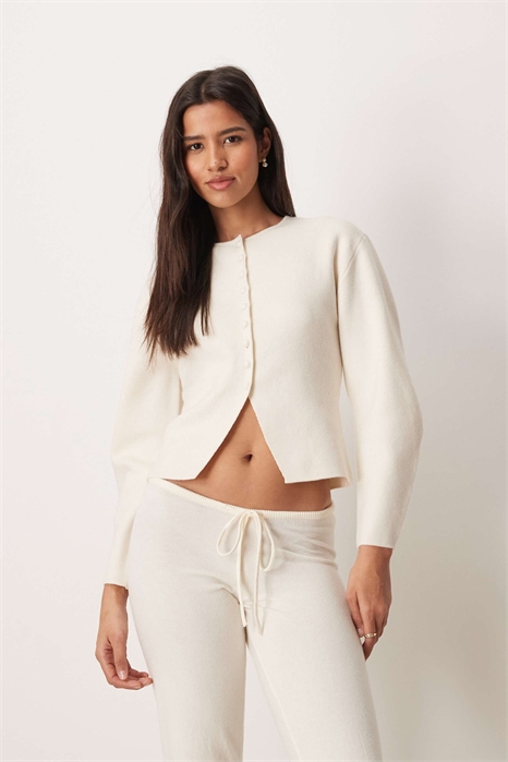 Кардиган с длинными рукавами, V-образным вырезом и тонким трикотажем, завязывающийся на талии артикул 151526283