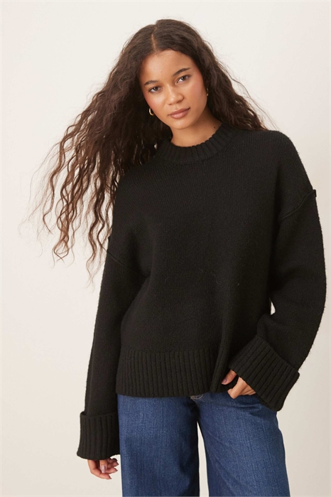 Свитер из трикотажа с круглым вырезом и отложными рукавами артикул 149853439