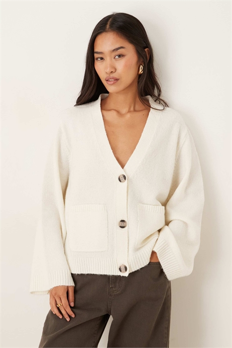 Свободный вязаный кардиган с карманами артикул 149853404