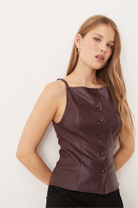 Топ из полиуретана на пуговицах артикул 149853386