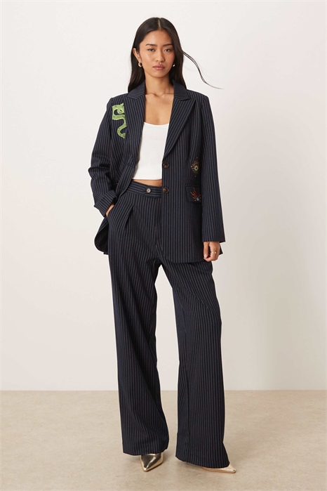 Широкие брюки с зауженными штанинами, темно-синие в тонкую полоску артикул 152557240