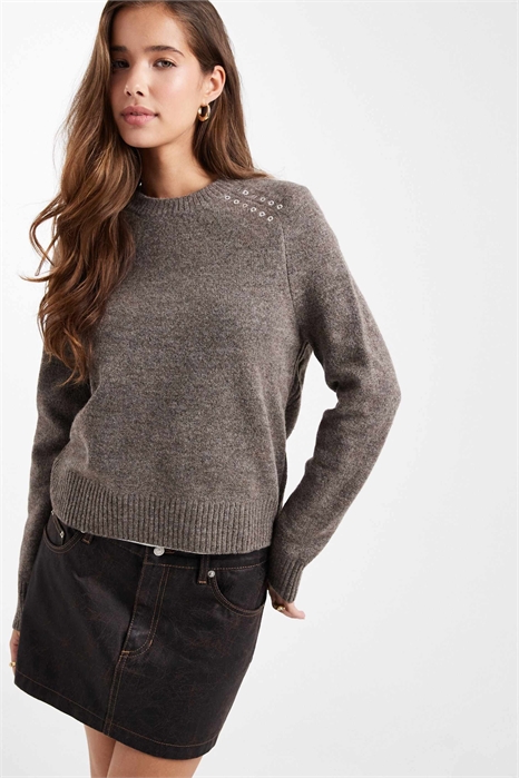 Подростковый вязаный свитер с ажурными вставками артикул 152904259