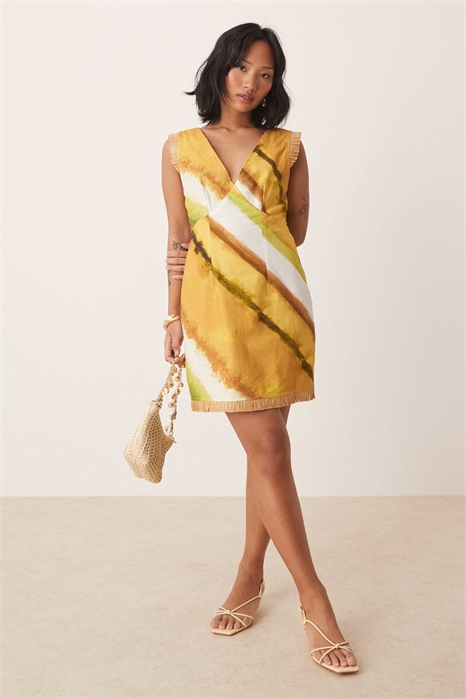 Мини-платье-футляр с оборками по низу артикул 143827069