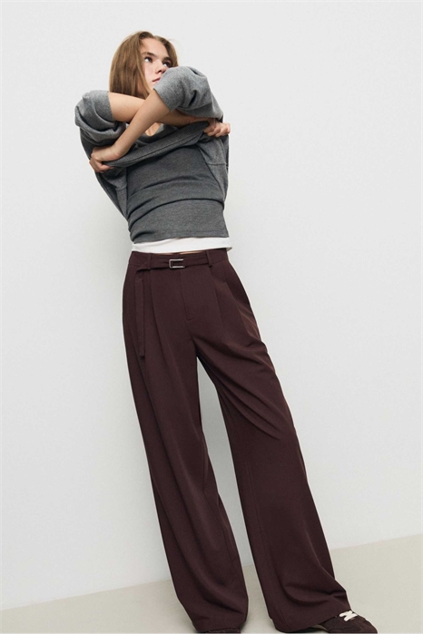 Стильные брюки с широкими брючинами и пряжкой артикул 149242517