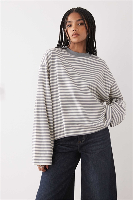 Футболка свободного кроя с круглым вырезом и длинными рукавами из смесовой ткани Bloom артикул 151924913